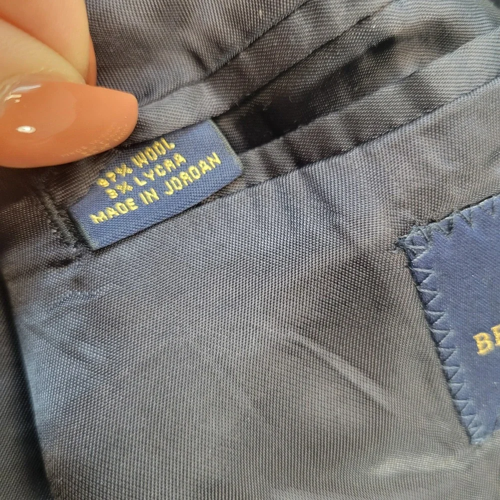 Brooks Brothers note some